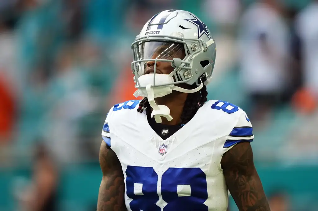 Dec 24, 2023; Miami Gardens, Florida, USA; Dallas Cowboys wide receiver CeeDee Lamb (88) warms up prior to the game against the Miami Dolphins at Hard Rock Stadium. Mandatory Credit: Jasen Vinlove-Imagn Images