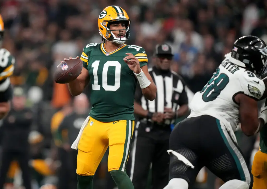 Sep 6, 2024; Sao Paulo, BRA; Green Bay Packers quarterback Jordan Love (10) drops to throw during the second half against the Philadelphia Eagles at Neo Quimica Arena. Mandatory Credit: Kirby Lee-Imagn Images