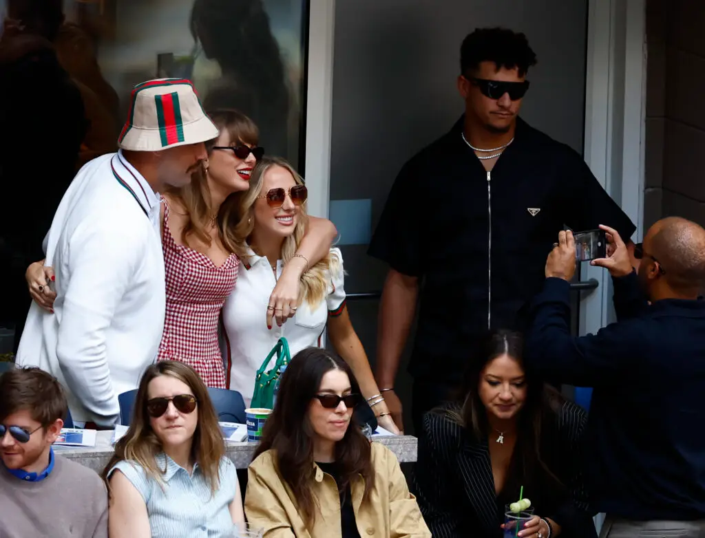 Sep 8, 2024; Flushing, NY, USA; Recording artist Taylor Swift and Kansas City Chiefs tight end Travis Kelce and Kansas City Chiefs quarterback Patrick Mahomes and Brittany Mahomes look on in the men’s singles final of the 2024 U.S. Open tennis tournament at USTA Billie Jean King National Tennis Center at Louis Armstrong Stadium. Mandatory Credit: Mike Frey-Imagn Images