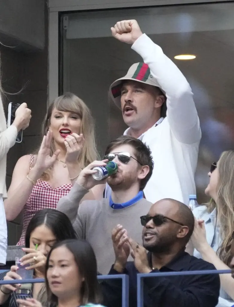 Travis Kelce, Travis Kelce Taylor Swift, Taylor Swift, Travis and Taylor, Taylor Swift Travis Kelce 