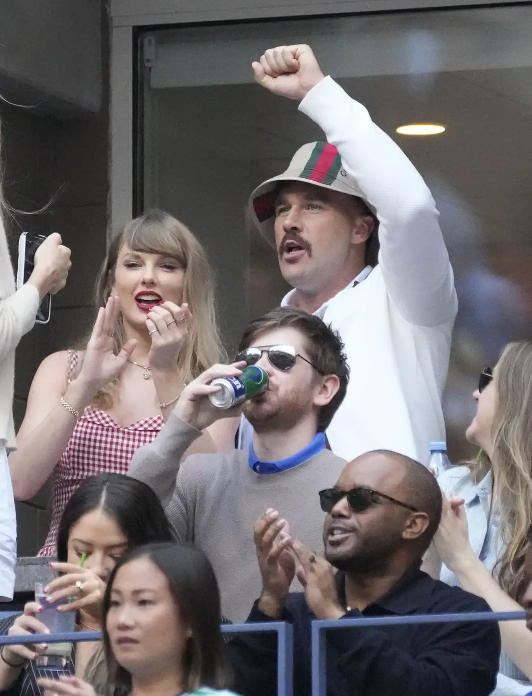 Kansas City Chiefs, Taylor Swift, Travis Kelce