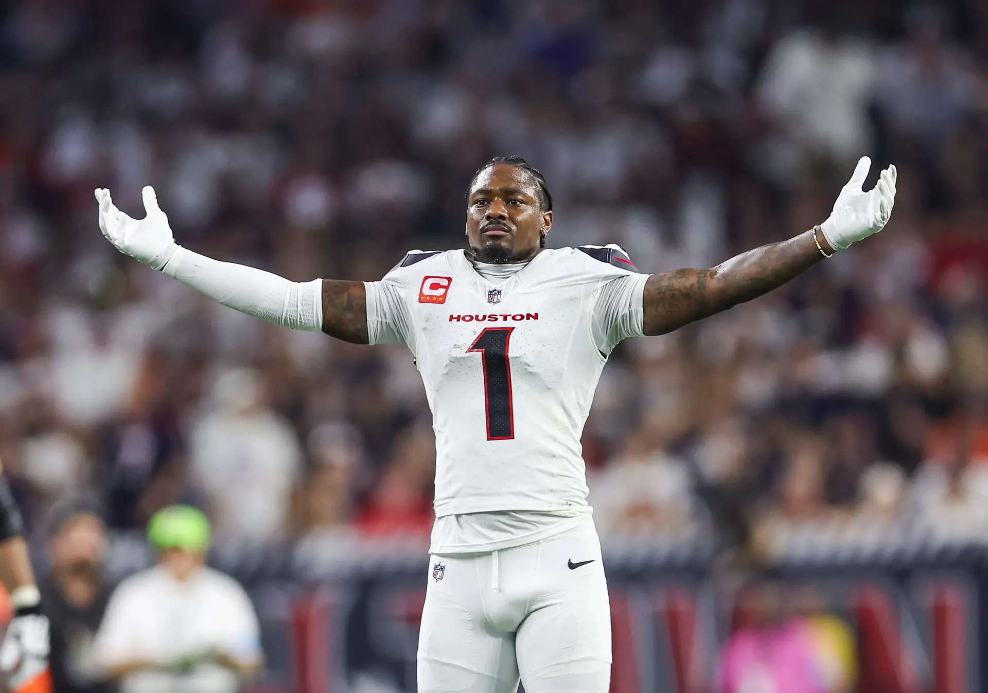 LOOK: Stefon Diggs, Cardi B Caught Sneaking Out Met Gala Together, Dating Rumors Intensify 3 Stefon Diggs