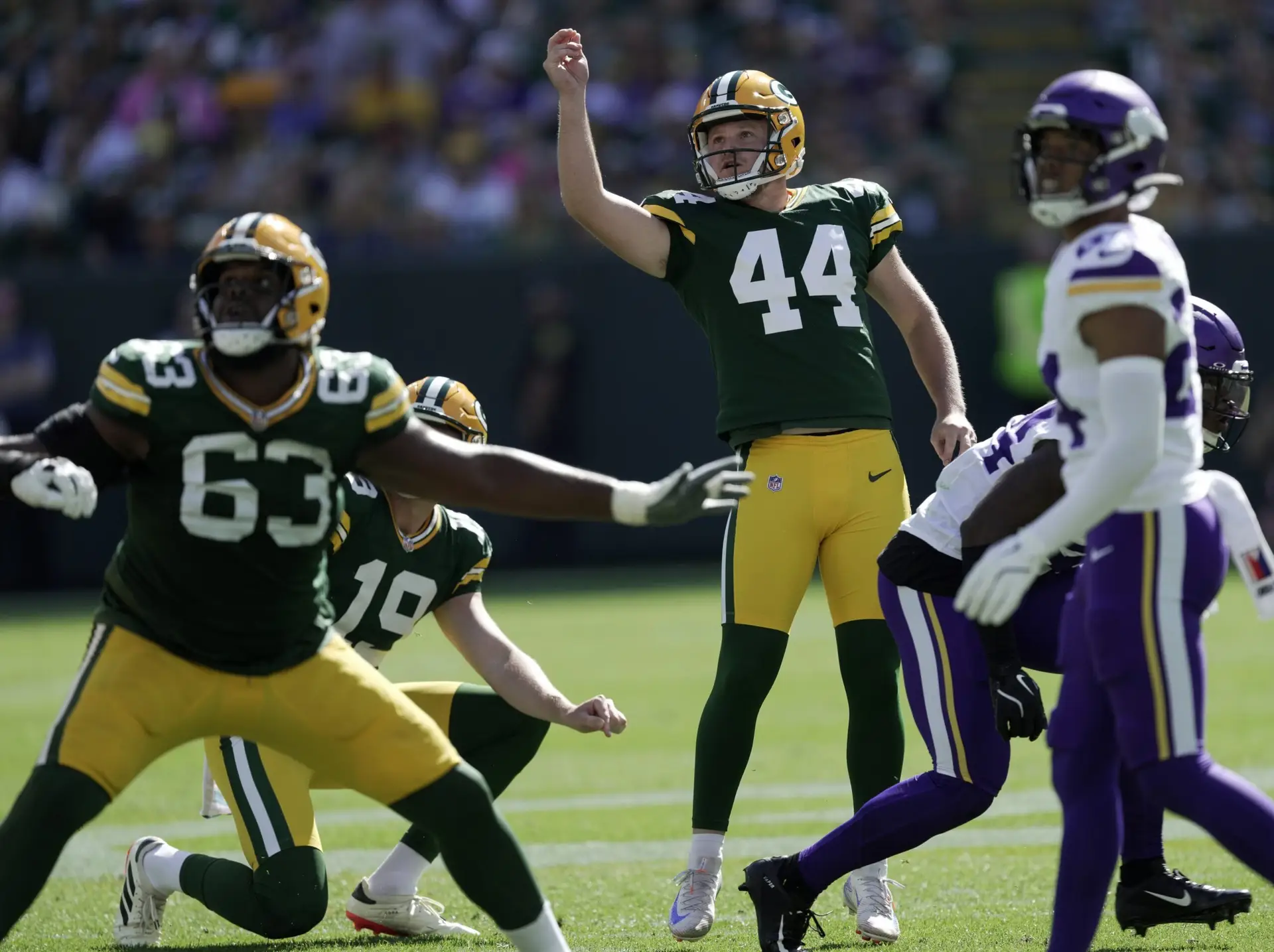 Sep 29, 2024; Green Bay, Wisconsin, USA; Green Bay Packers place kicker Brayden Narveson watches his missed field goal attempt during the second quarter of their game against the Minnesota Vikings Sunday, September 29, 2024 at Lambeau Field in Green Bay, Wisconsin. Mandatory Credit: Mark Hoffman/USA TODAY Network via Imagn Images