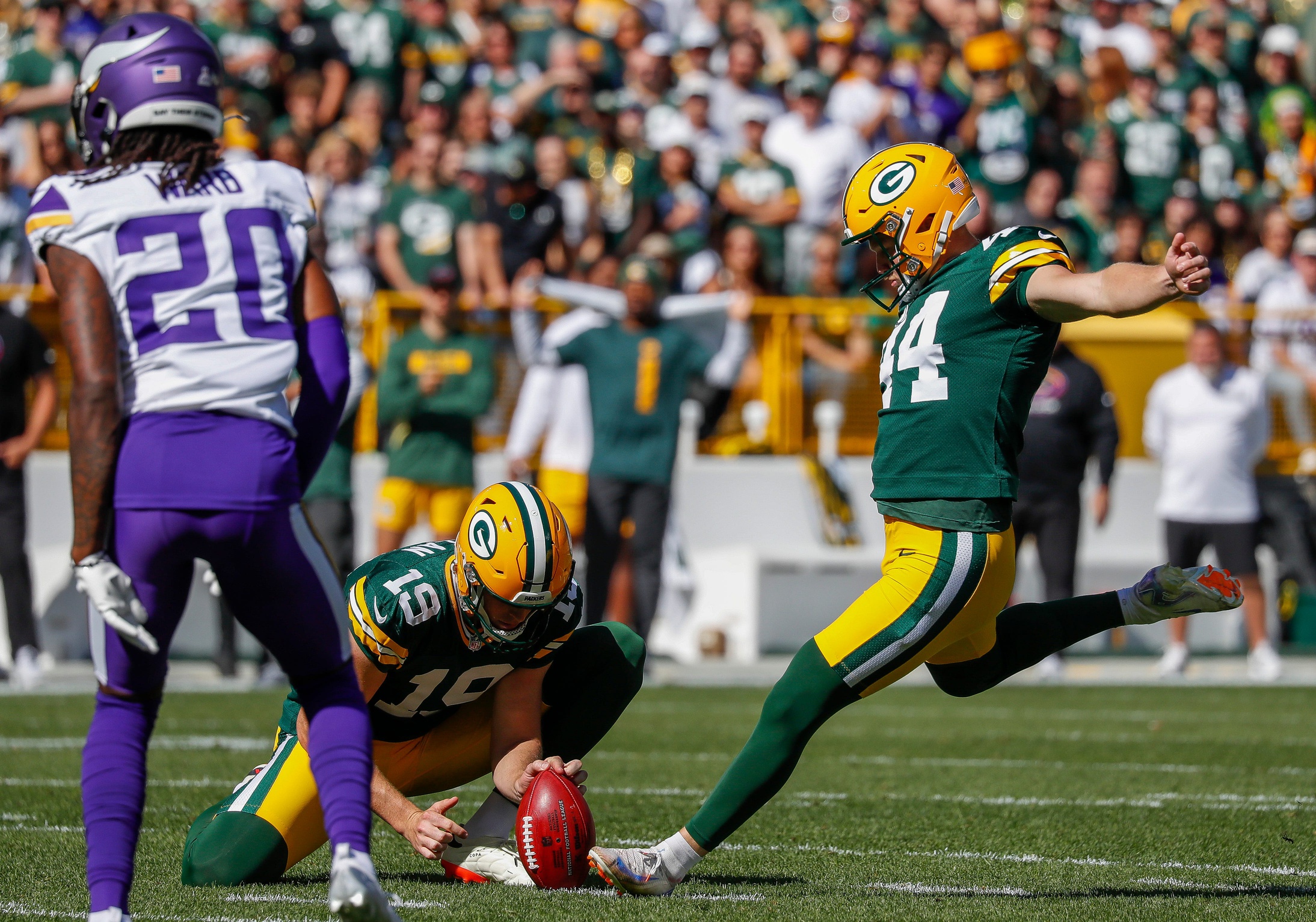 Green Bay Packers place kicker Brayden Narveson (44) kicks a field goal against the Minnesota Vikings on Sunday, September 29, 2024, at Lambeau Field in Green Bay, Wis. The Vikings won the game, 31-29. Narveson missed both of his attempts in the loss. Tork Mason/USA TODAY NETWORK-Wisconsin