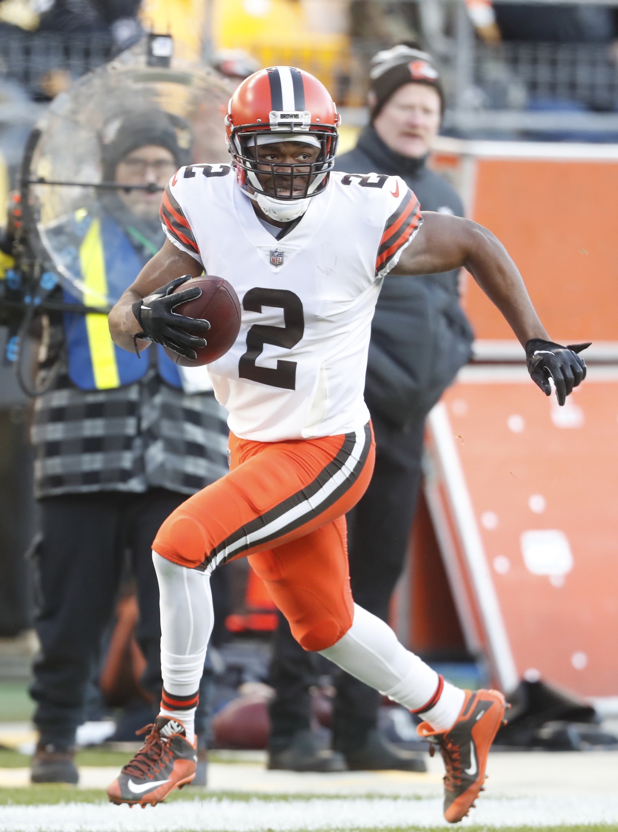 Jan 8, 2023; Pittsburgh, Pennsylvania, USA; Cleveland Browns wide receiver Amari Cooper (2) runs after a catch against the Pittsburgh Steelers during the fourth quarter at Acrisure Stadium. Pittsburgh won 28-14. Mandatory Credit: Charles LeClaire-Imagn Images