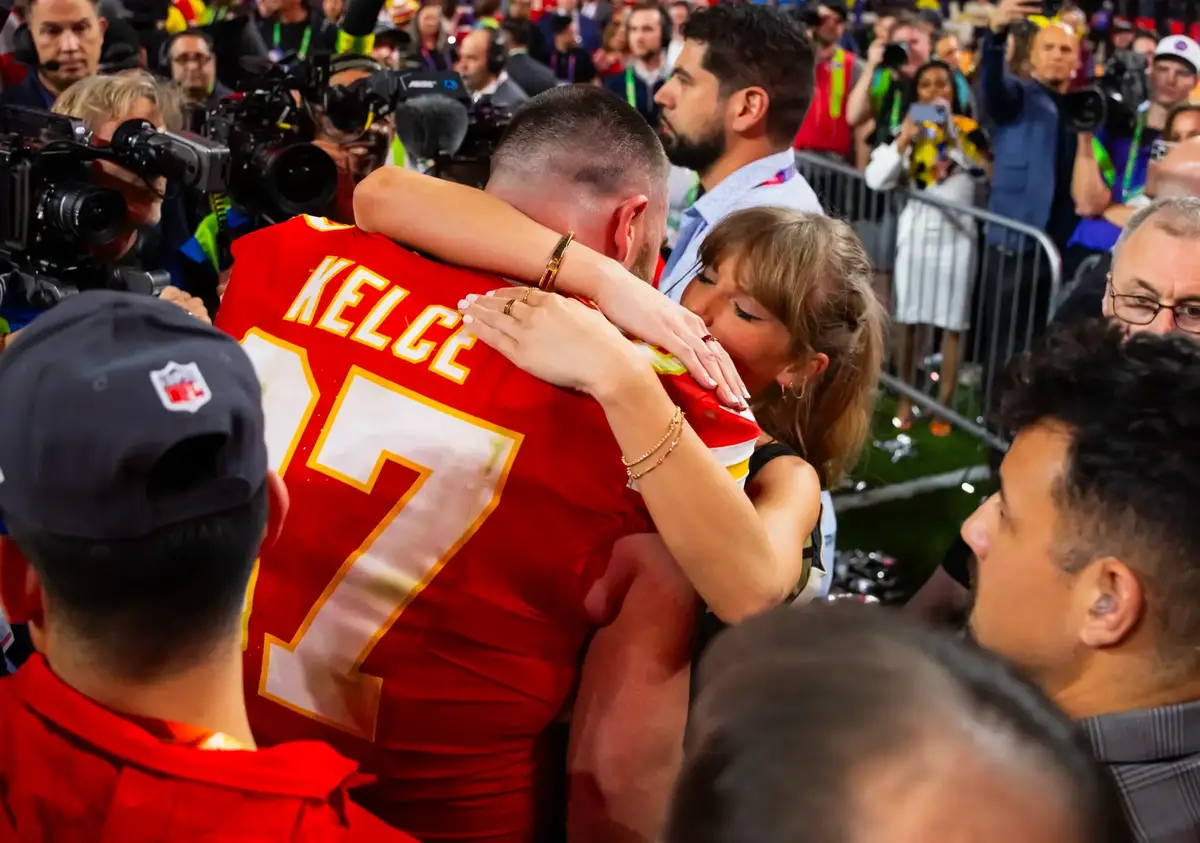 Feb 11, 2024; Paradise, Nevada, USA; Kansas City Chiefs tight end Travis Kelce (87) celebrates with girlfriend Taylor Swift after defeating the San Francisco 49ers in Super Bowl LVIII at Allegiant Stadium. Mandatory Credit: Mark J. Rebilas-Imagn Images