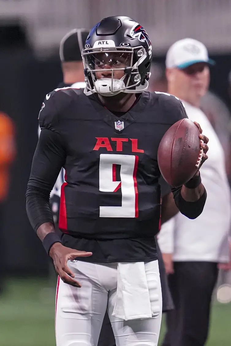 Aug 23, 2024; Atlanta, Georgia, USA; Atlanta Falcons quarterback Michael Penix Jr. (9) warms up on the field before the game against the Jacksonville Jaguars at Mercedes-Benz Stadium. Mandatory Credit: Dale Zanine-Imagn Images. (Las Vegas Raiders)