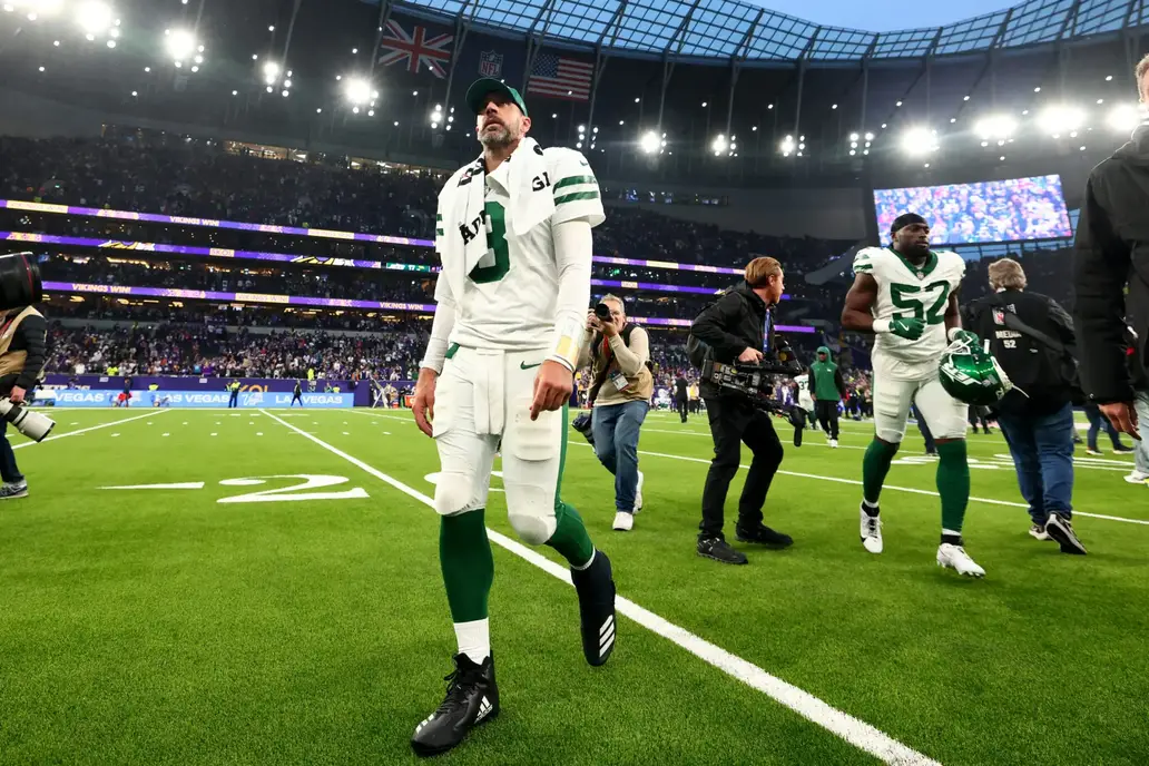 Oct 6, 2024; Tottenham, ENG; A dejected New York Jets quarterback Aaron Rodgers (8) walks back to the locker room after the 17-23 defeat to the Minnesota Vikings at Tottenham Hotspur Stadium. Mandatory Credit: Shaun Brooks-Imagn Images