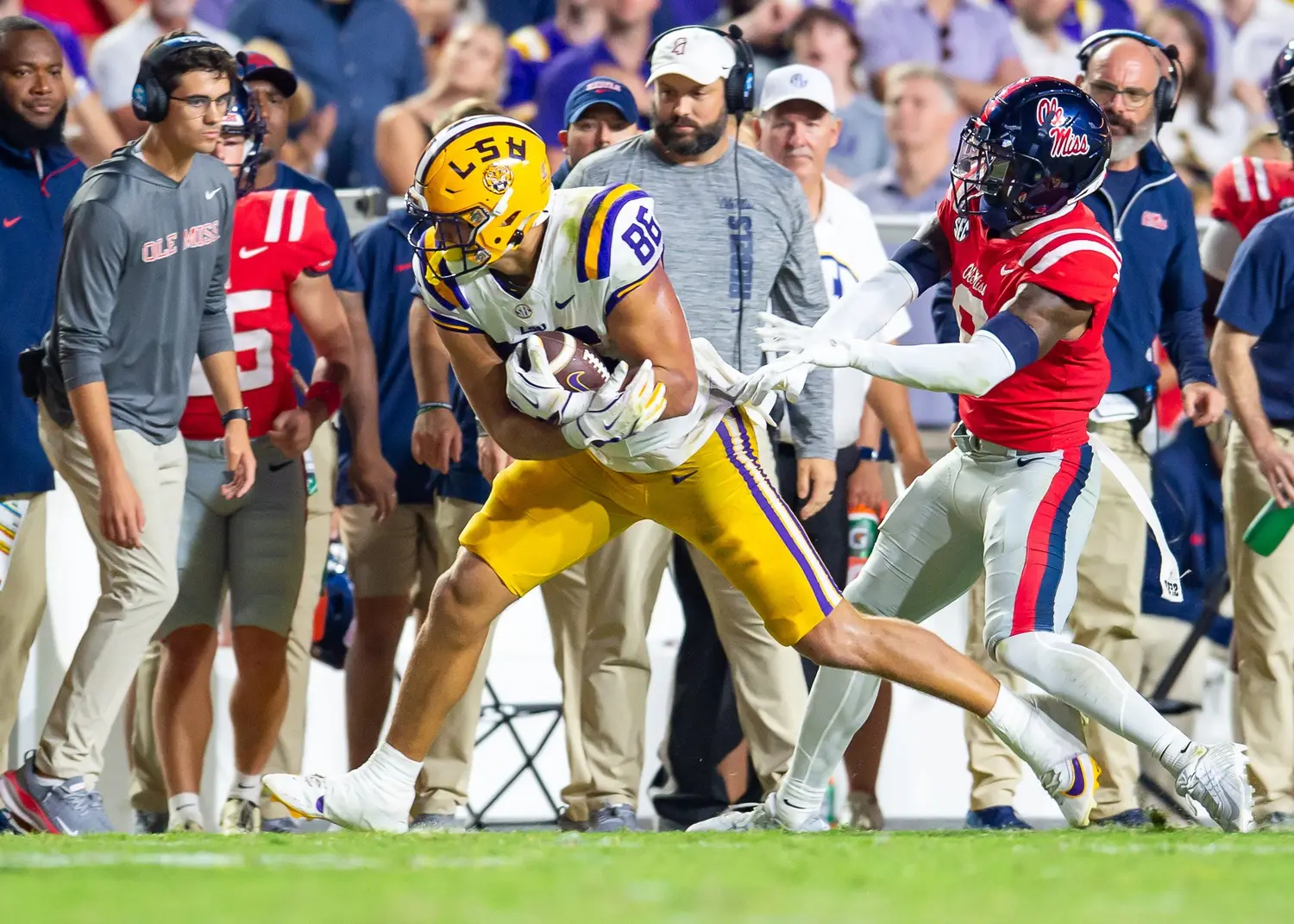 Mason Taylor 86 runs the ball as the LSU Tigers take on the Ole Miss Rebels at Tiger Stadium in Baton Rouge, LA. Saturday, Oct. 12, 2024.Saturday, Oct. 12, 2024. © SCOTT CLAUSE/USA TODAY Network / USA TODAY NETWORK via Imagn Images