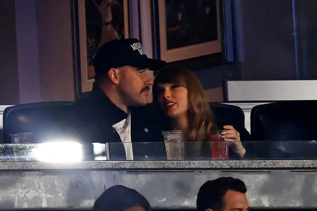 Kansas City Chiefs, Taylor Swift, Travis Kelce