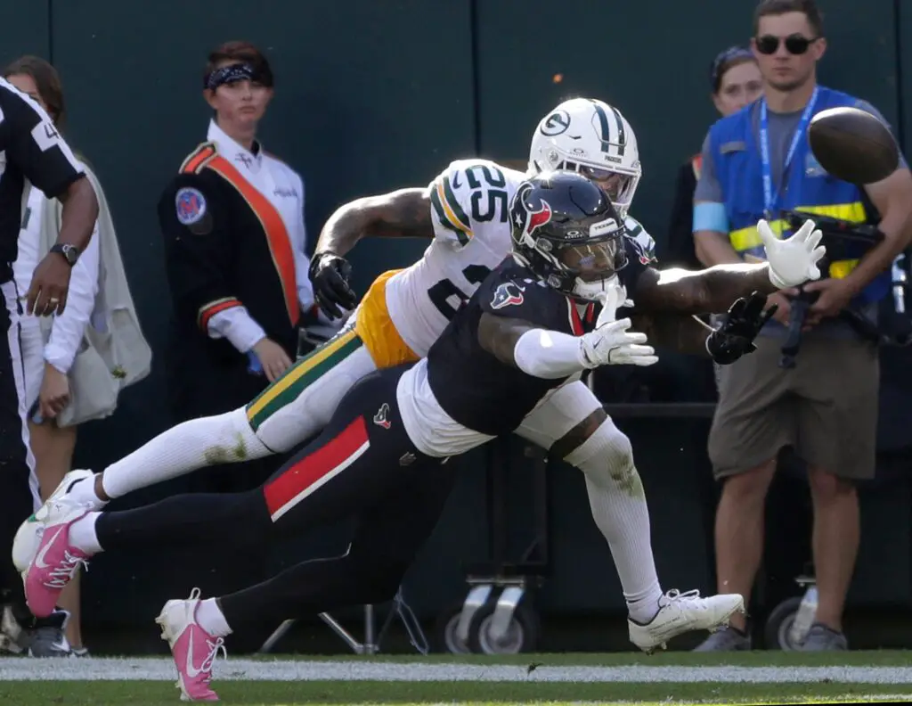 Green Bay Packers cornerback Keisean Nixon (25) breaks up a mpass to Houston Texans wide receiver Stefon Diggs (1) on Sunday, October 20, 2024 at Lambeau Field in Green Bay, Wis. Wm. Glasheen USA TODAY NETWORK-Wisconsin