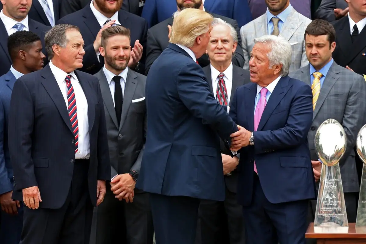 Apr 19, 2017; Washington, DC, USA; New England Patriots owner Robert Kraft (R) shakes hands with President Donald Trump during a ceremony honoring the Super Bowl LI champion Patriots on the South Lawn at the White House. Mandatory Credit: Geoff Burke-Imagn Images