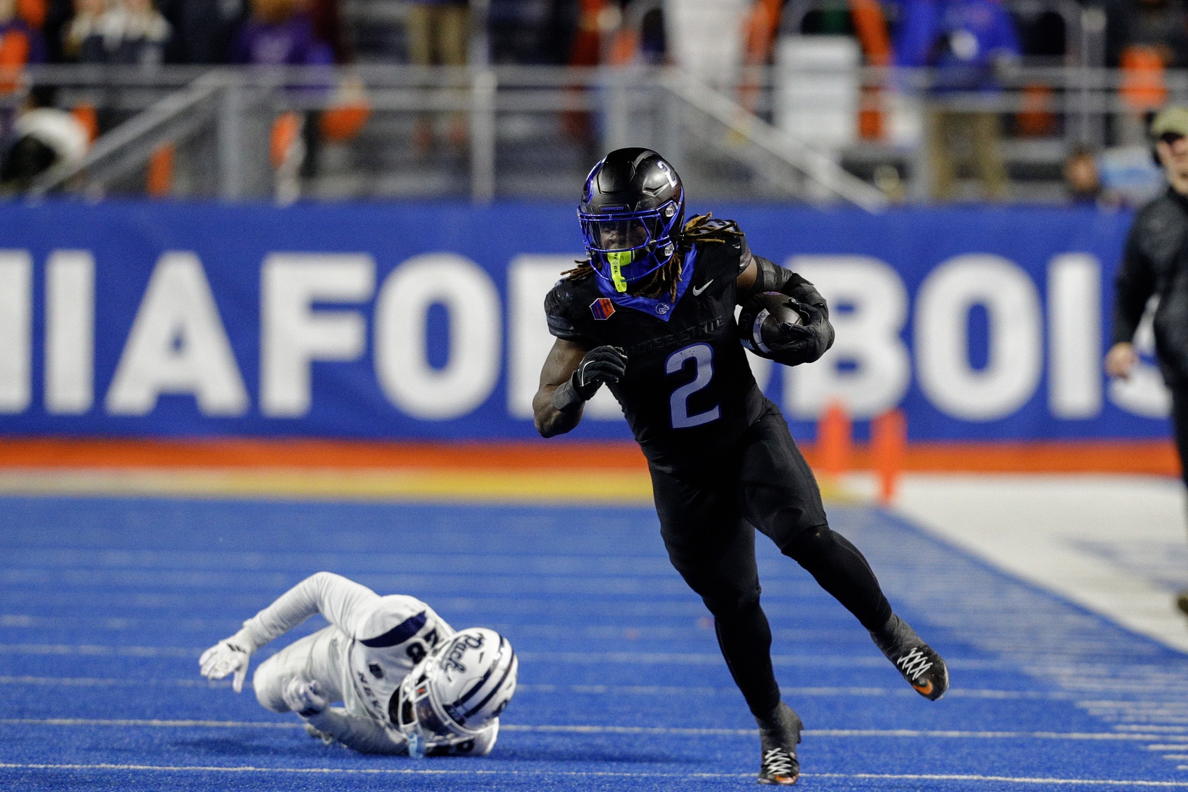 Nov 9, 2024; Boise, Idaho, USA; Boise State Broncos running back Ashton Jeanty (2) runs the ball against the Nevada Wolf Pack during the second half at Albertsons Stadium. Boise State won 28-21. Mandatory Credit: Brian Losness-Imagn Images (Cowboys)