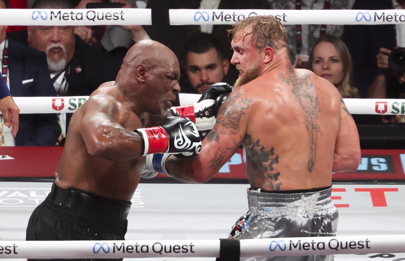 Nov 15, 2024; Arlington, Texas, UNITED STATES; Mike Tyson (black gloves) fights Jake Paul (silver gloves) at AT&T Stadium. Mandatory Credit: Kevin Jairaj-Imagn Images