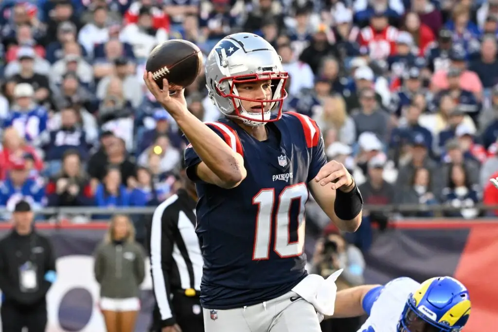 New England Patriots quarterback Drake Maye (10) throws a pass during the second half against the Los Angeles Rams at Gillette Stadium. 