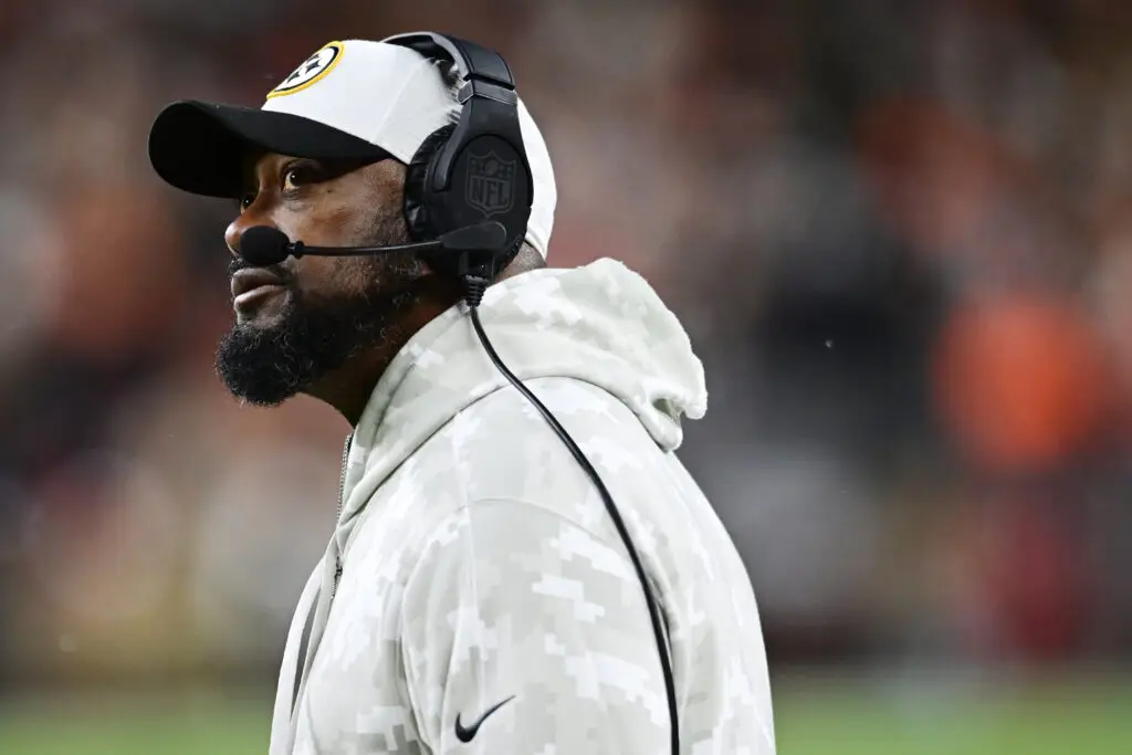 NFL Nov 21, 2024; Cleveland, Ohio, USA; Pittsburgh Steelers head coach Mike Tomlin looks on during the first half against the Cleveland Browns at Huntington Bank Field. Mandatory Credit: Ken Blaze-Imagn Images