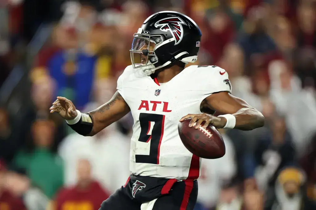 LANDOVER, MARYLAND - DECEMBER 29: Michael Penix Jr. #9 of the Atlanta Falcons throws a pass in the fourth quarter against the Washington Commanders at Northwest Stadium on December 29, 2024 in Landover, Maryland. (Photo by Scott Taetsch/Getty Images)