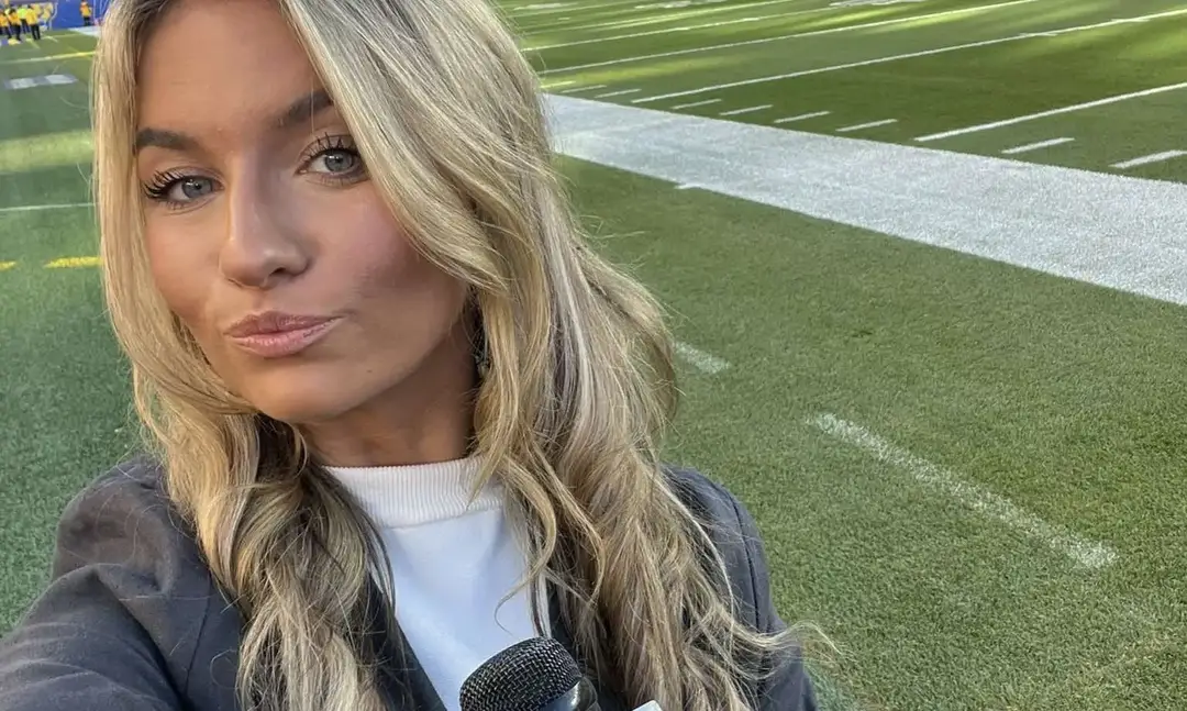 Ashley Wenskoski - Syracuse sideline reporter. Via @AshleyWenskTV on Twitter (X)