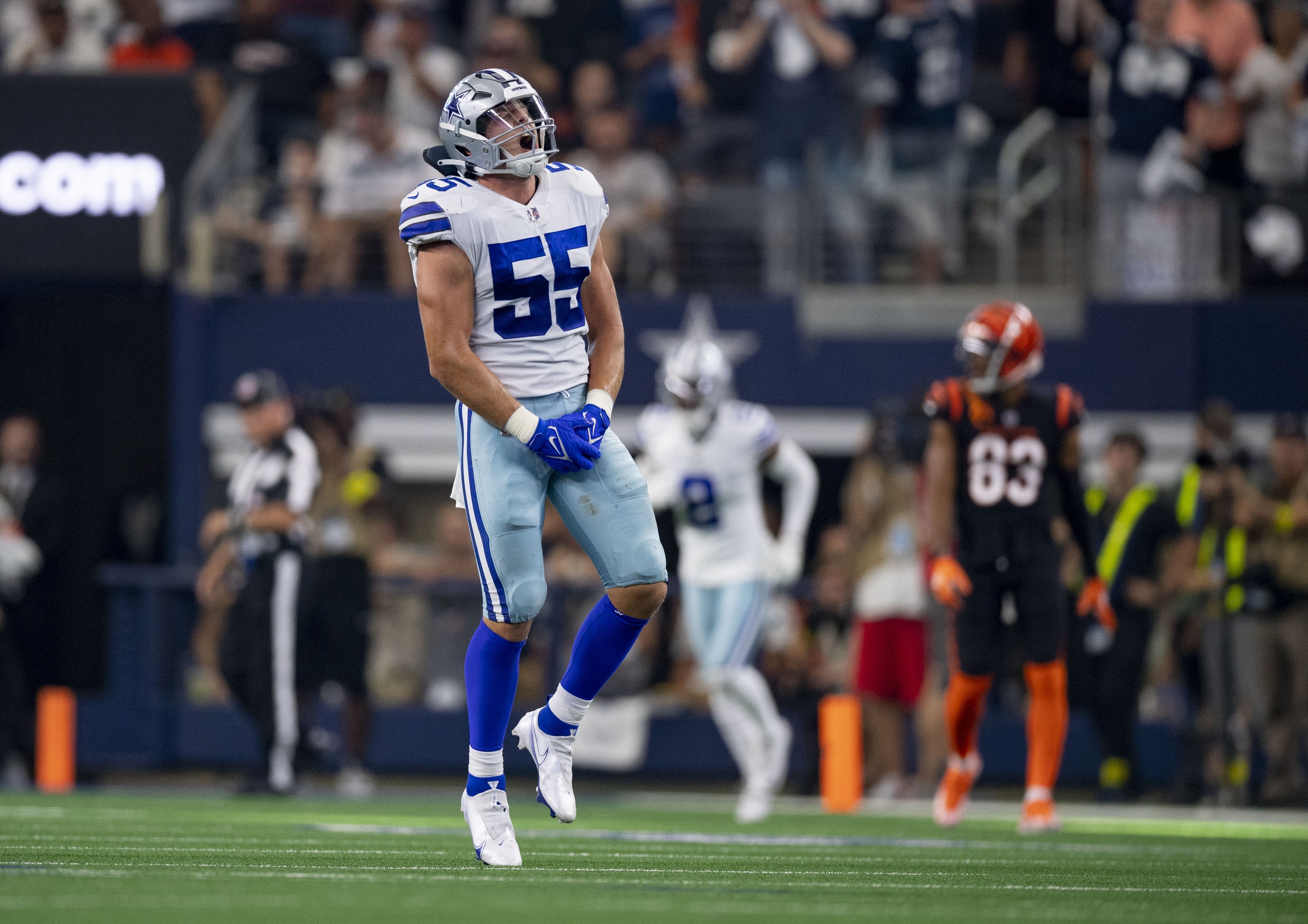 Sep 18, 2022; Arlington, Texas, USA; Dallas Cowboys linebacker Leighton Vander Esch (55) celebrates during the game between the Dallas Cowboys and the Cincinnati Bengals at AT&T Stadium. Mandatory Credit: Jerome Miron-Imagn Images