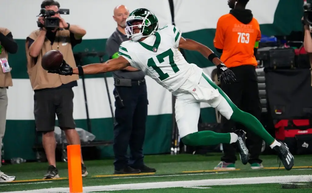 Garrett Wilson Describes New York Jets Contract Talks with Six Bold Words 1 Oct 1, 2023; East Rutherford, New Jersey, USA; New York Jets wide receiver Garrett Wilson (17) can not hold on to a pass against the Chiefs at MetLife Stadium. Mandatory Credit: Robert Deutsch-Imagn Images