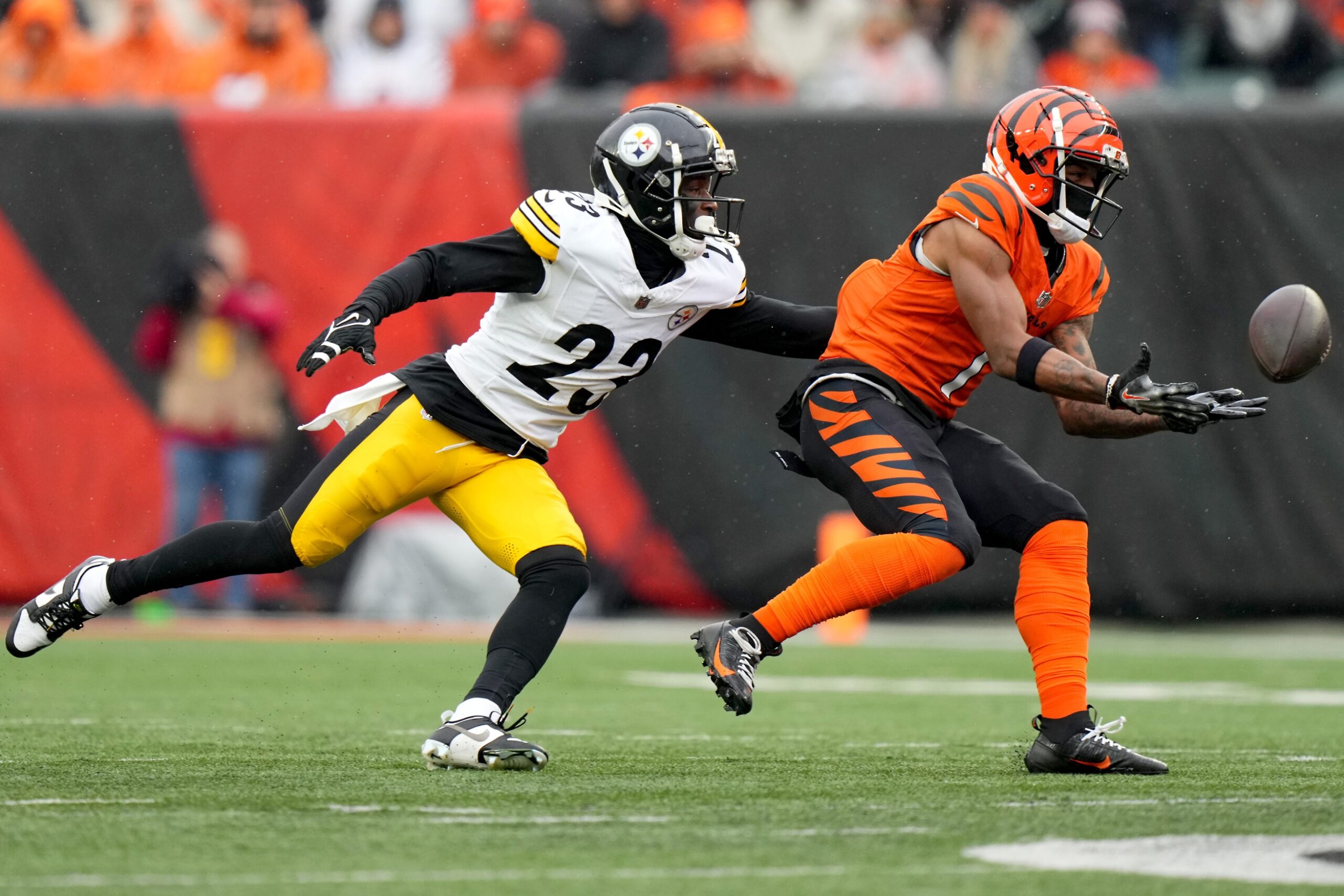 Nov 26, 2023; Cincinnati, Ohio, USA; Cincinnati Bengals wide receiver Ja'Marr Chase (1) catches a tipped pass in the second quarter against the Pittsburgh Steelers at Paycor Stadium. Mandatory Credit: Kareem Elgazzar-Imagn Images