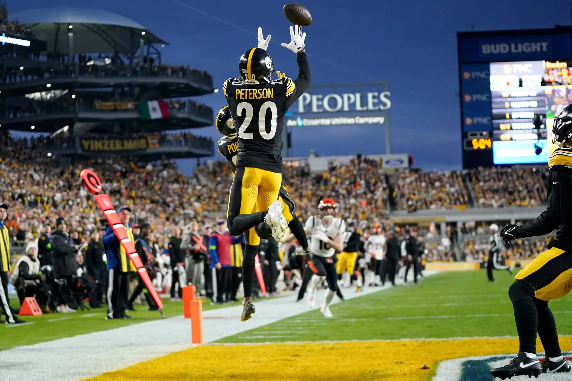 Pittsburgh Steelers cornerback Patrick Peterson (20) intercepts a pass in the first quarter during a Week 16 NFL football game between the Cincinnati Bengals and the Pittsburgh Steelersl, Saturday, Dec. 23, 2023, at Acrisure Stadium in Pittsburgh, Pa. © Kareem Elgazzar/The Enquirer / USA TODAY NETWORK Packers