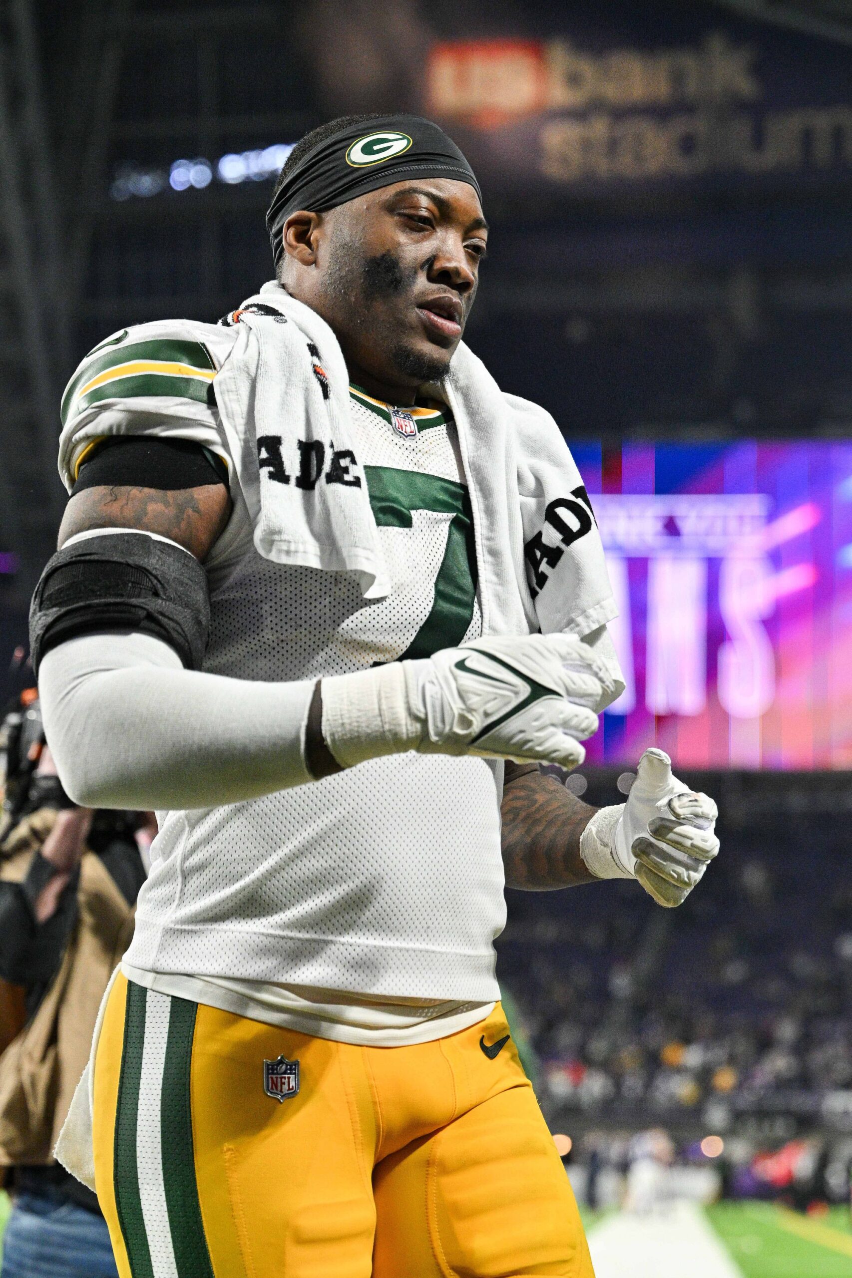 Dec 31, 2023; Minneapolis, Minnesota, USA; Green Bay Packers linebacker Quay Walker (7) walks off the field after the game against the Minnesota Vikings at U.S. Bank Stadium. Mandatory Credit: Jeffrey Becker-Imagn Images