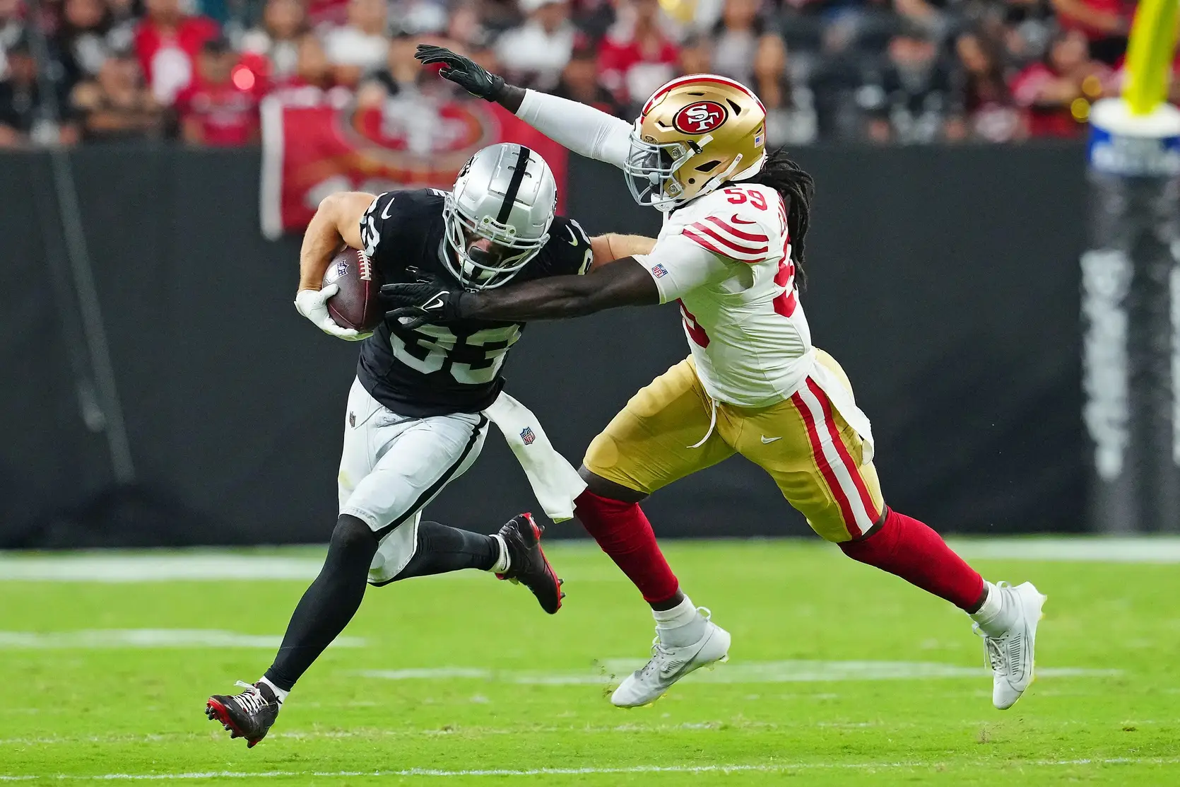 Aug 23, 2024; Paradise, Nevada, USA; San Francisco 49ers linebacker De'Vondre Campbell (59) looks to tackle Las Vegas Raiders wide receiver Alex Bachman (33) during the second quarter at Allegiant Stadium. Mandatory Credit: Stephen R. Sylvanie-Imagn Images