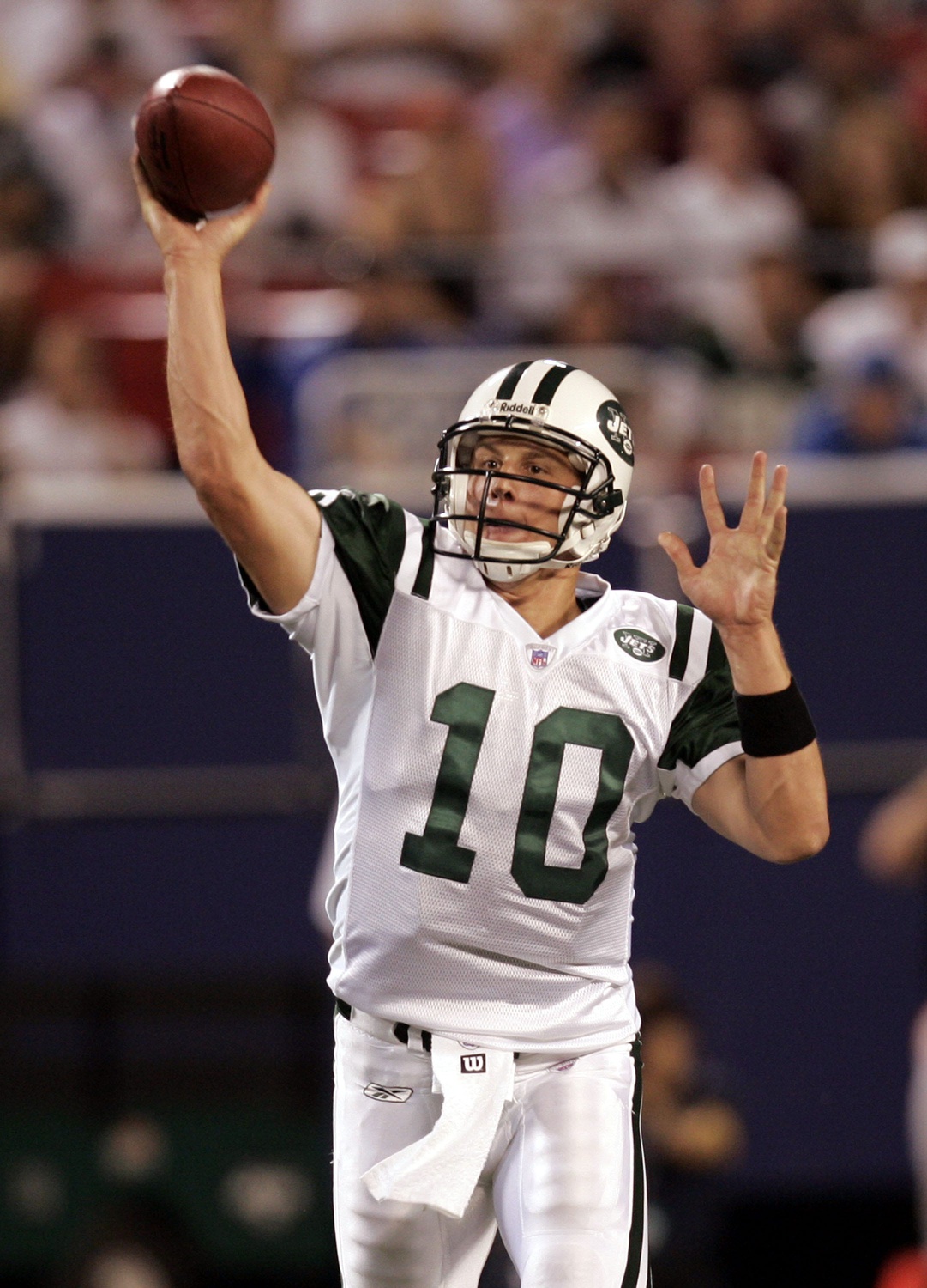 Jets QB Chad Pennington passes during game against the Giants at the Meadowlands Aug. 26, 2005. Giants won the game15-14. © Frank Becerra Jr / USA TODAY NETWORK