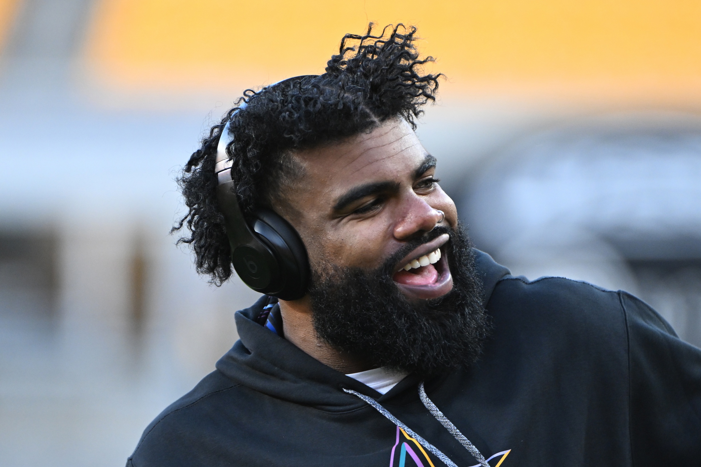 Oct 6, 2024; Pittsburgh, Pennsylvania, USA; Dallas Cowboys running back Ezekiel Elliott (15) works out before a game against the Pittsburgh Steelers at Acrisure Stadium. Mandatory Credit: Barry Reeger-Imagn Images