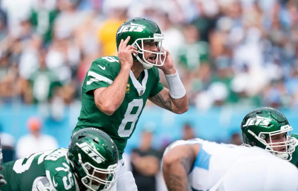 New York Jets quarterback Aaron Rodgers (8) calls a play against the Tennessee Titans during their game at Nissan Stadium in Nashville, Tenn., Sunday, Sept. 15, 2024. © Denny Simmons / The Tennessean / USA TODAY NETWORK via Imagn Images