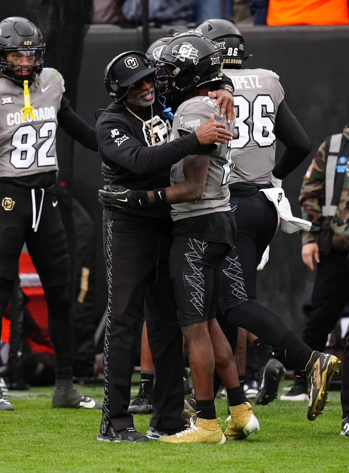 Fans React to Travis Hunter's Epic Surprise for Young Fan 2 Jacksonville Jaguars, Deion Sanders, Travis Hunter