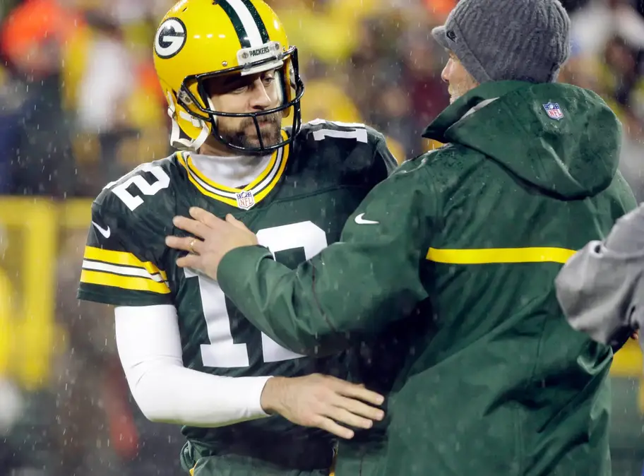 Aaron Rodgers and Brett Favre greet during the Green Bay Packers vs. Chicago Bears NFL football game at Lambeau Field in Green Bay, Wisconsin, Thursday, November 26, 2015. © Rick Wood / Milwaukee Journal Sentinel / USA TODAY NETWORK via Imagn Images