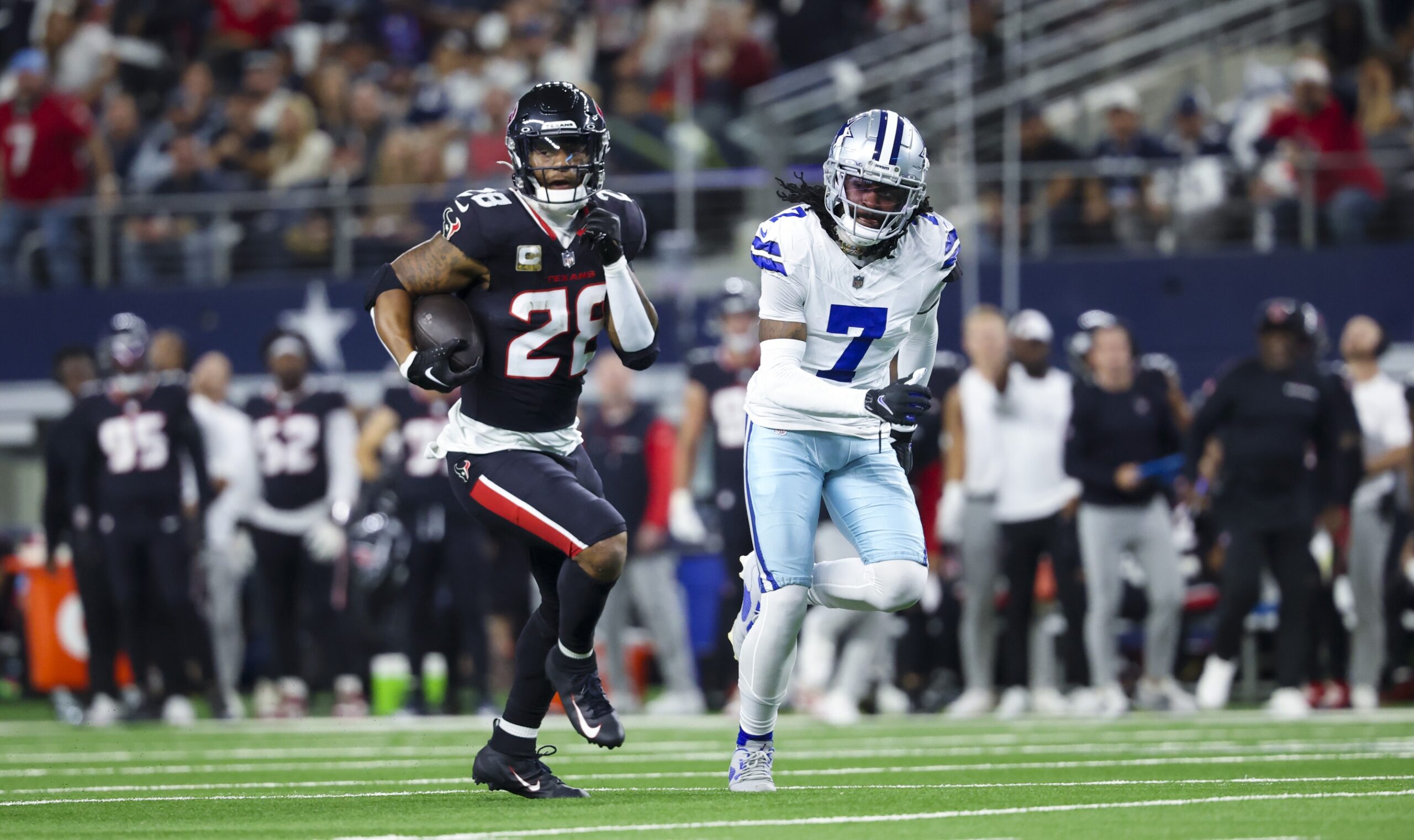 Nov 18, 2024; Arlington, Texas, USA; Houston Texans running back Joe Mixon (28) runs for a touchdown past Dallas Cowboys cornerback Trevon Diggs (7) during the first quarter at AT&T Stadium. Mandatory Credit: Kevin Jairaj-Imagn Images