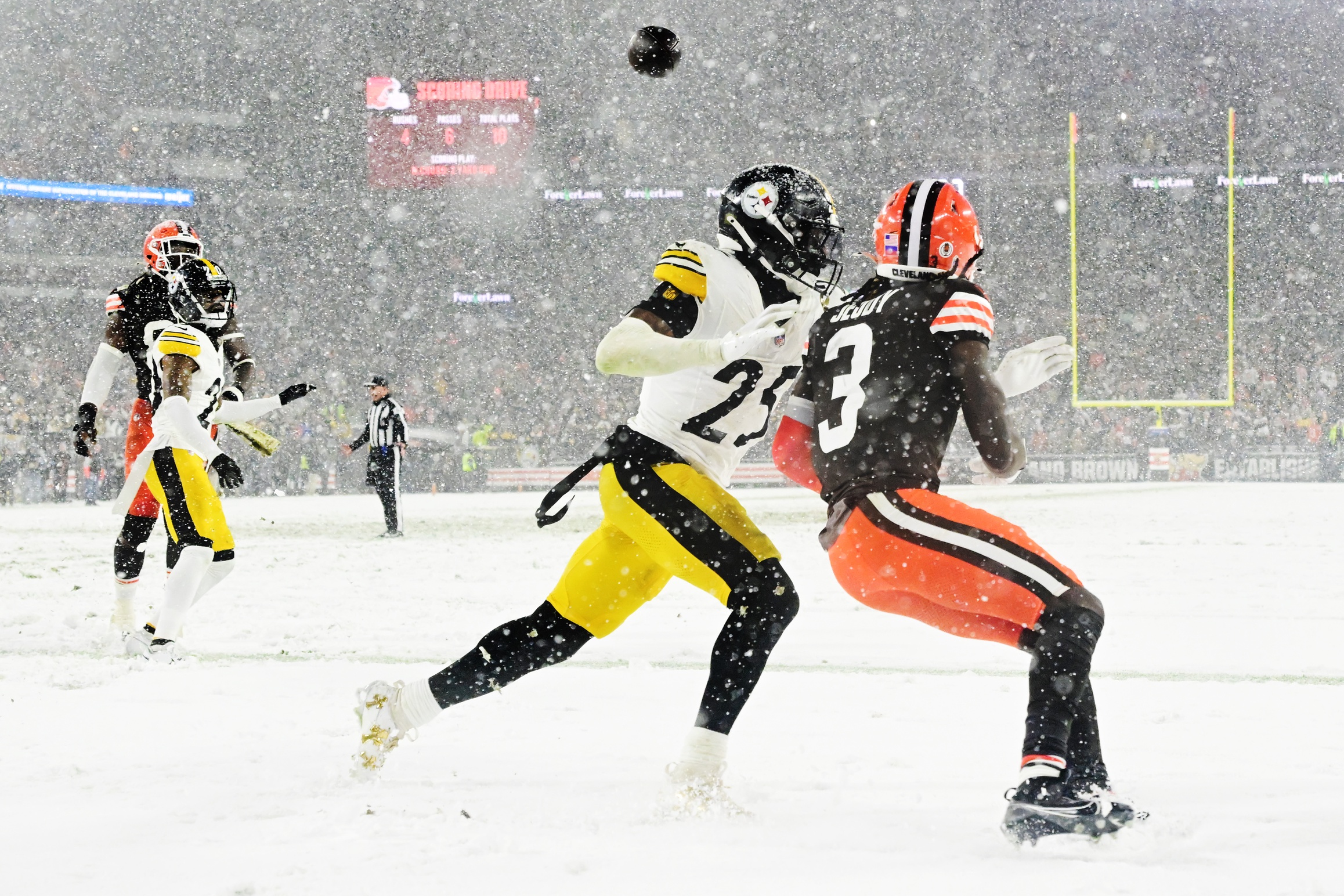 Nov 21, 2024; Cleveland, Ohio, USA; Cleveland Browns wide receiver Jerry Jeudy (3) waits for a pass on a two-point conversion try as Pittsburgh Steelers safety DeShon Elliott (25) defends during the second half at Huntington Bank Field. Mandatory Credit: Ken Blaze-Imagn Images