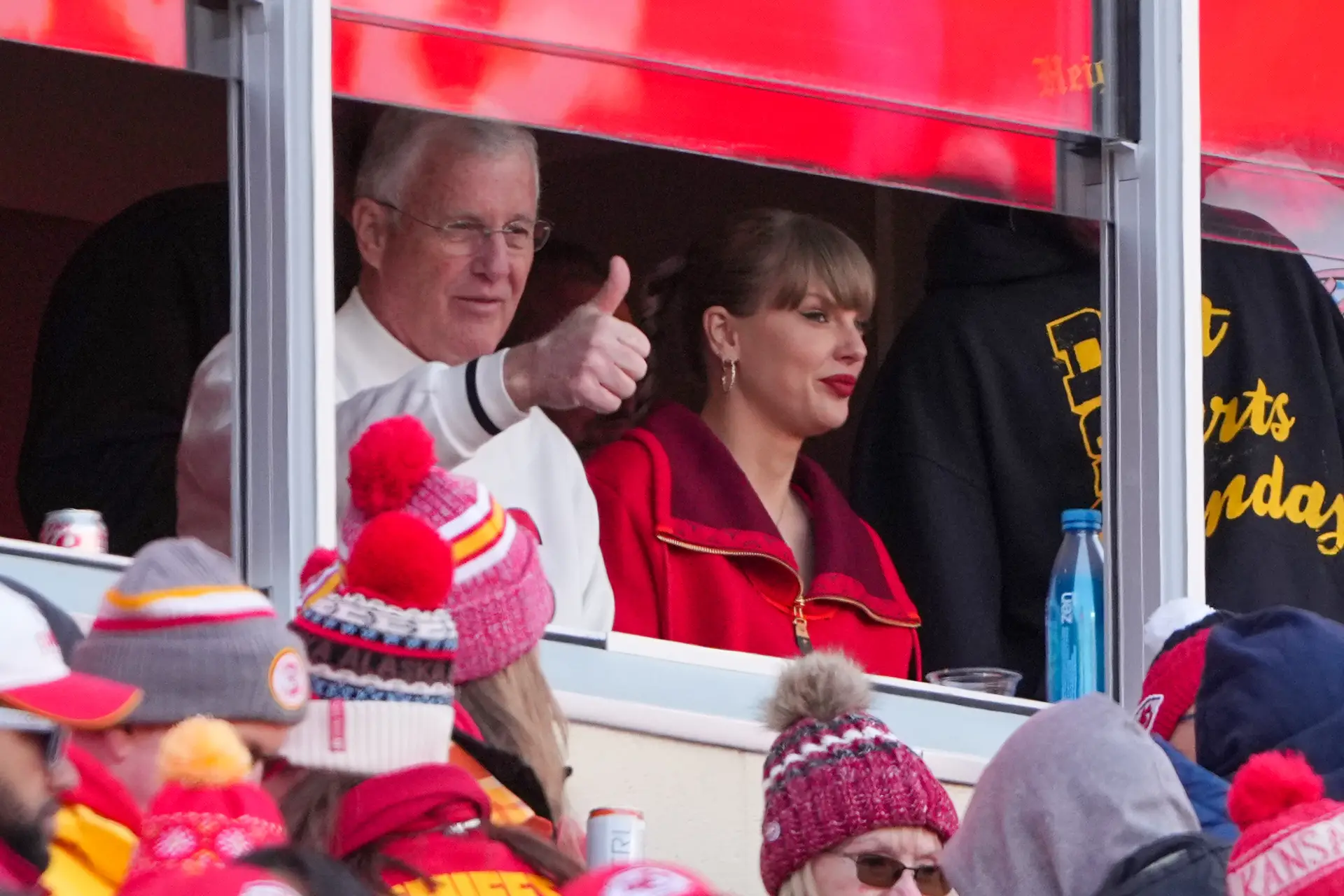 REPORT: Chiefs' Fans Outraged At Taylor Swift's Blatant Disrespect...TS.DHUNG.