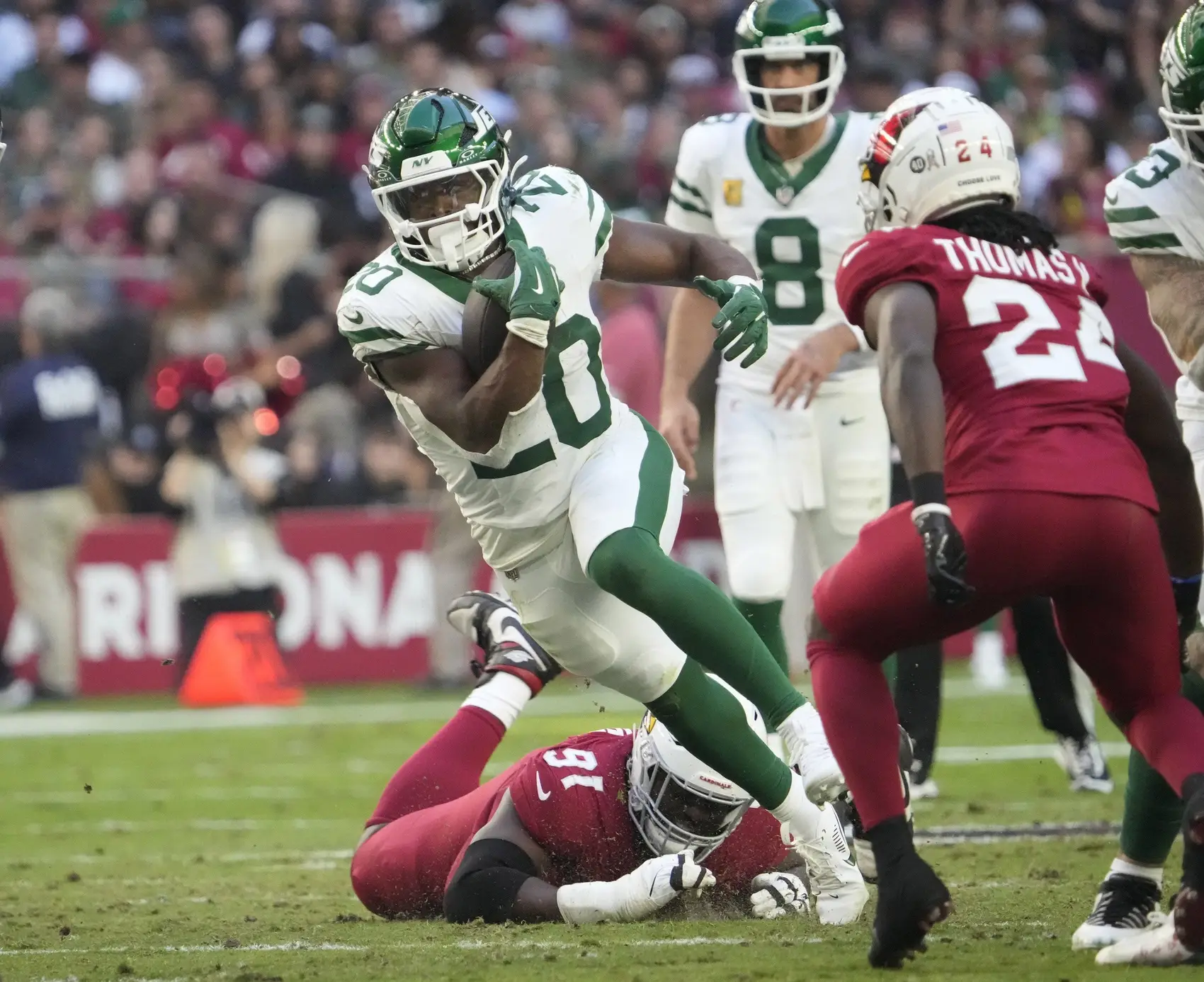 New York Jets running back Breece Hall (20) runs against Arizona Cardinals cornerback Starling Thomas V (24) during the second quarter at State Farm Stadium in Glendale on Nov. 10, 2024. © Michael Chow/The Republic / USA TODAY NETWORK via Imagn Images