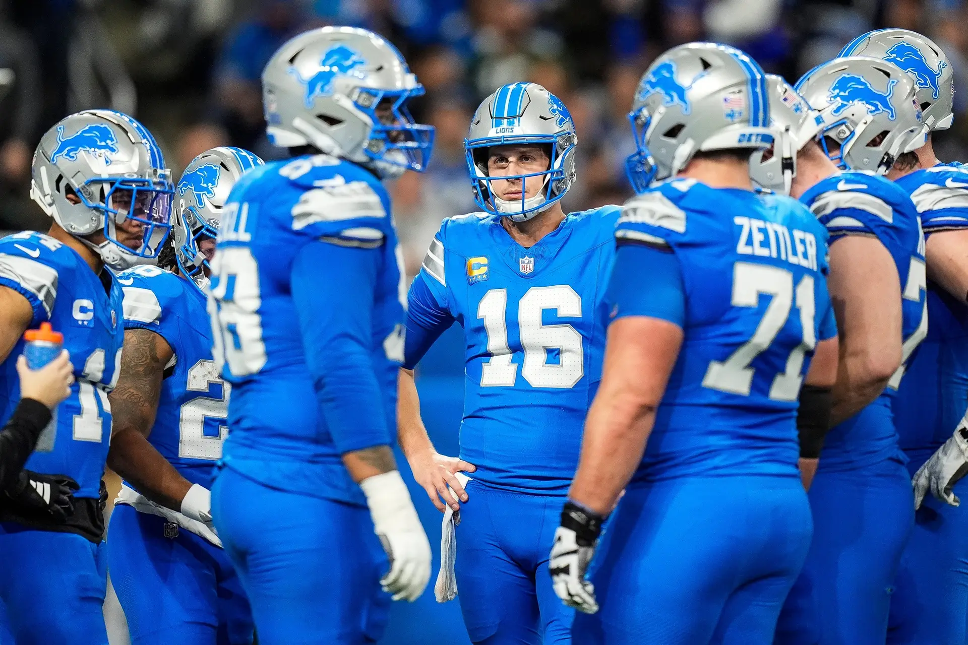"Babymooners": Jared Goff's Wife Christen Shows Off Baby Bump Poolside While Wearing Black Bikini 2 Detroit Lions