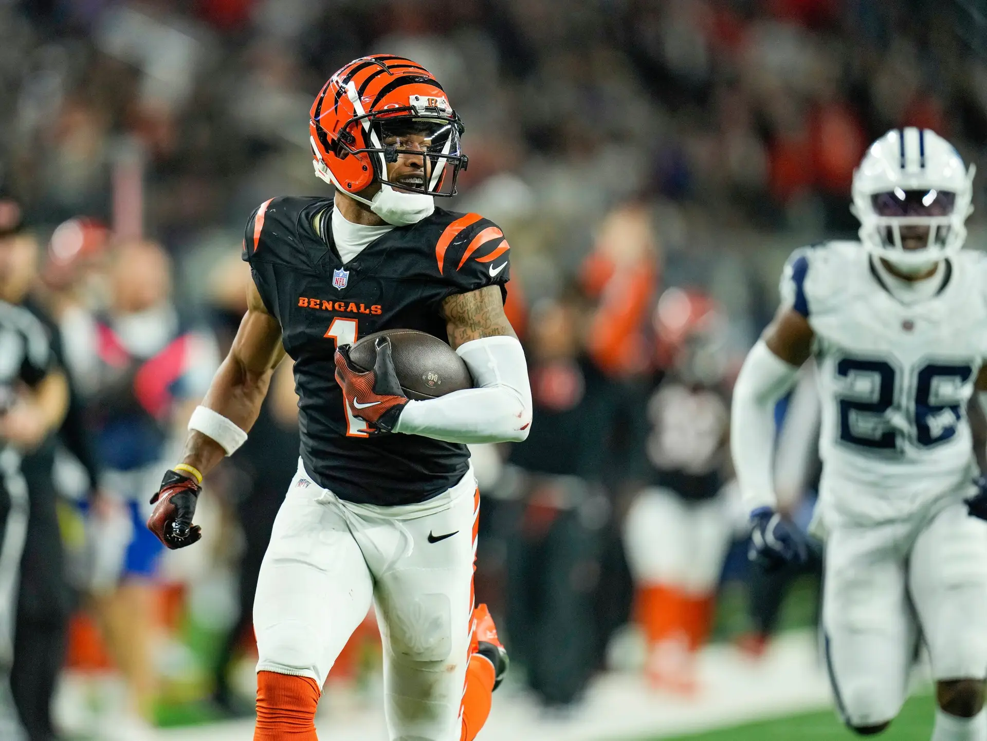 "Should've Given It To Me" Ja’Marr Chase Gets Cornered By Crazed Fan, People In Shock 3 Cincinnati Bengals wide receiver Ja'Marr Chase (1) runs pass Dallas Cowboys cornerback DaRon Bland (26) in the 4th quarter for a touchdown during Monday Night Football at AT&T Stadium in Arlington,Texas on Monday, December 9, 2024. The Bengals won 27-20.
