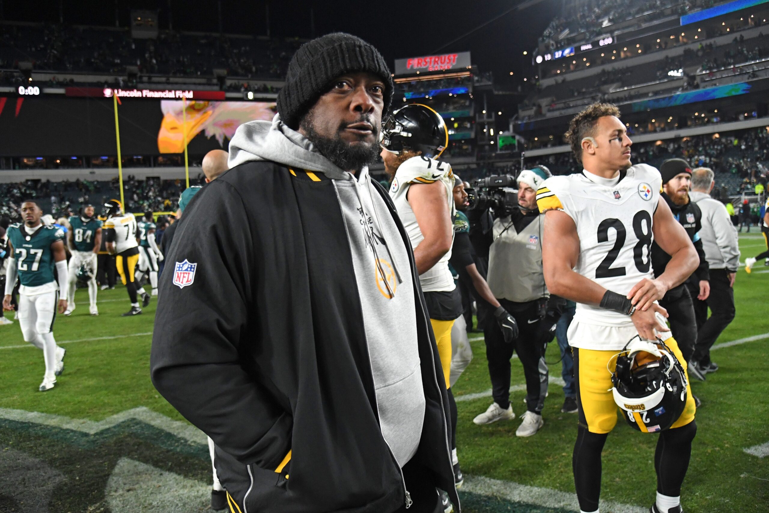 Dec 15, 2024; Philadelphia, Pennsylvania, USA; Pittsburgh Steelers head coach Mike Tomlin on the field after loss to the Philadelphia Eagles at Lincoln Financial Field. Mandatory Credit: Eric Hartline-Imagn Images