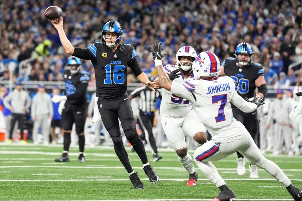 Detroit Lions quarterback Jared Goff (16)