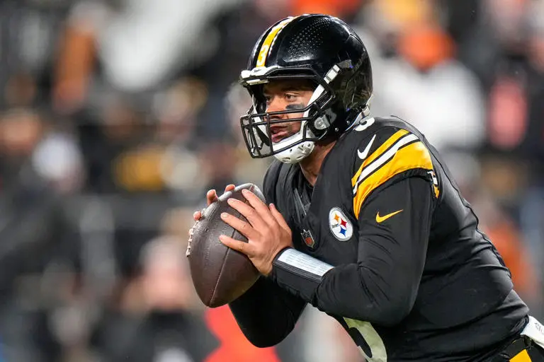 Pittsburgh Steelers quarterback Russell Wilson (3) scrambles out of the pocket in the fourth quarter of the NFL Week 18 game between the Pittsburgh Steelers and the Cincinnati Bengals at Acrisure Stadium in Pittsburgh on Saturday, Jan. 4, 2025. The Bengals won 19-17 to finish the regular season at 9-8. © Sam Greene/The Enquirer / USA TODAY NETWORK via Imagn Images