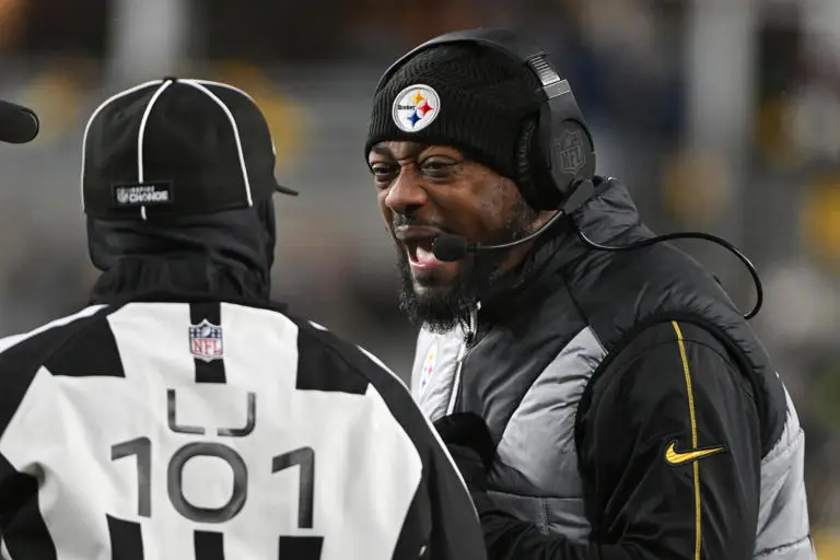 Jan 4, 2025; Pittsburgh, Pennsylvania, USA; Pittsburgh Steelers head coach Mike Tomlin talks with an official against the Cincinnati Bengals during the second quarter at Acrisure Stadium. Mandatory Credit: Barry Reeger-Imagn Images