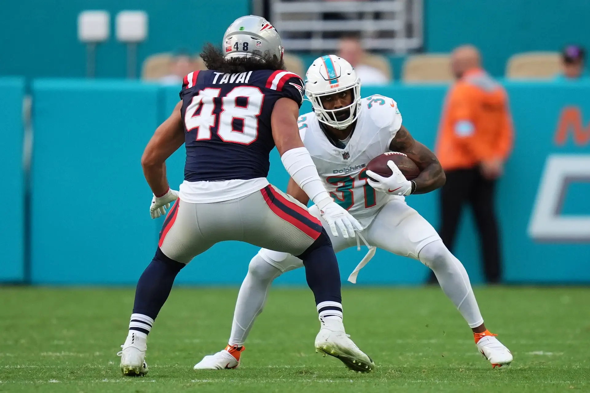 "Treated Like S**t" Dolphins See Players Start To Rip Organization, Full Details Shock Fans 2 Nov 24, 2024; Miami Gardens, Florida, USA; Miami Dolphins running back Raheem Mostert (31) runs the ball around New England Patriots linebacker Jahlani Tavai (48) during the second half at Hard Rock Stadium. Mandatory Credit: Jasen Vinlove-Imagn Images