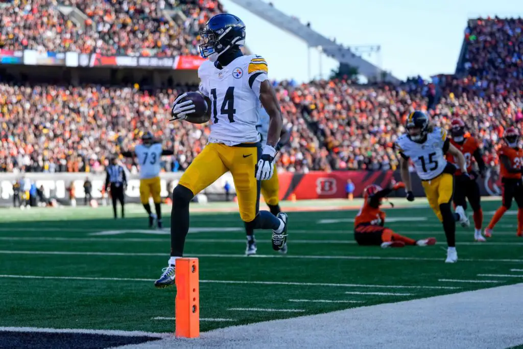 Pittsburgh Steelers wide receiver George Pickens (14) breaks through the defense for a touchdown reception in the first quarter of the NFL Week 13 game between the Cincinnati Bengals and the Pittsburgh Steelers at Paycor Stadium in downtown Cincinnati on Sunday, Dec. 1, 2024. © Sam Greene/The Enquirer / USA TODAY NETWORK via Imagn Images