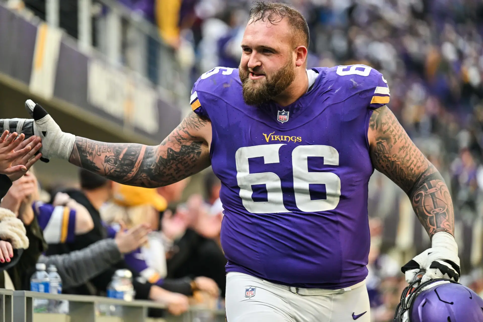 Cincinnati Bengals: Land Talented Pass Protector for 2025 2 Dec 1, 2024; Minneapolis, Minnesota, USA; Minnesota Vikings guard Dalton Risner (66) reacts with the crowd after the game against the Arizona Cardinals at U.S. Bank Stadium. Mandatory Credit: Jeffrey Becker-Imagn Images