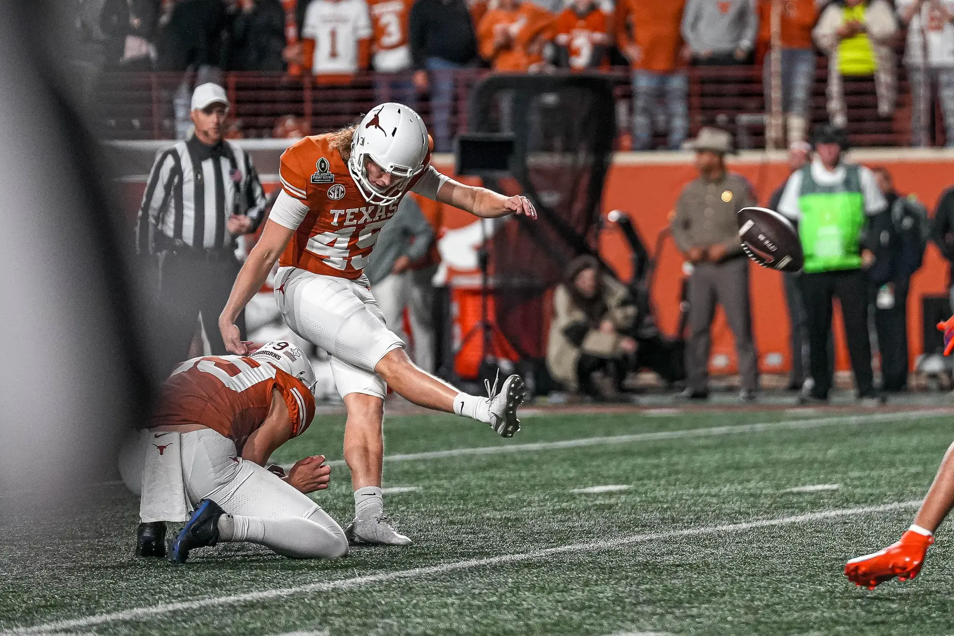 Texas Longhorns kicker Bert Auburn (45) kicks an extra point during the game against Clemson in the first round of the College Football Playoffs at Darrell K Royal-Texas Memorial Stadium on Saturday, Dec. 21, 2024. © Aaron E. Martinez/Austin American-Statesman / USA TODAY NETWORK via Imagn Images