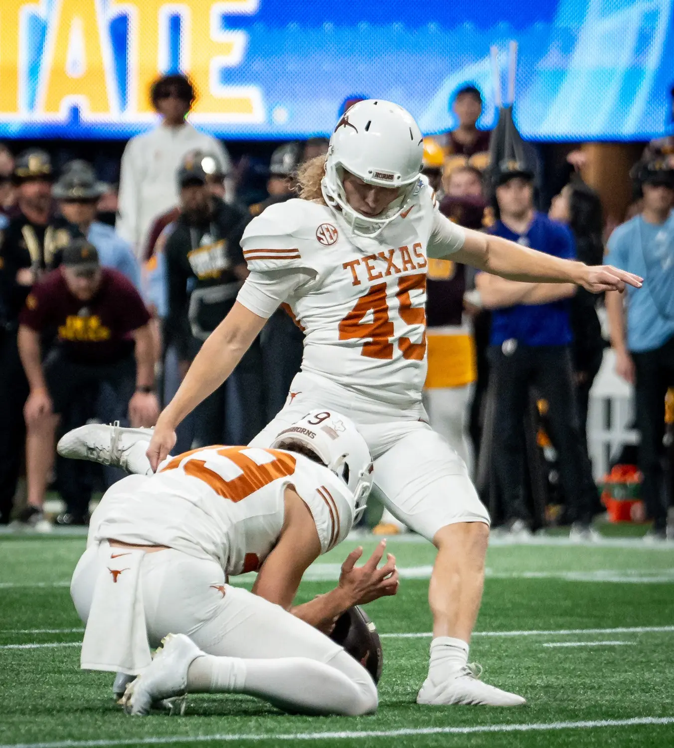 Texas Longhorns place kicker Bert Auburn (45) kicks the ball for a point during the first overtime period as the Texas Longhorns play the Arizona State Sun Devils in the Peach Bowl College Football Playoff quarterfinal at Mercedes-Benz Stadium in Atlanta, Georgia, Jan. 1, 2025. © Sara Diggins/American-Statesman / USA TODAY NETWORK via Imagn Images