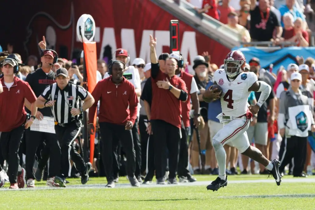 Alabama Crimson Tide quarterback Jalen Milroe (4) runing with the ball