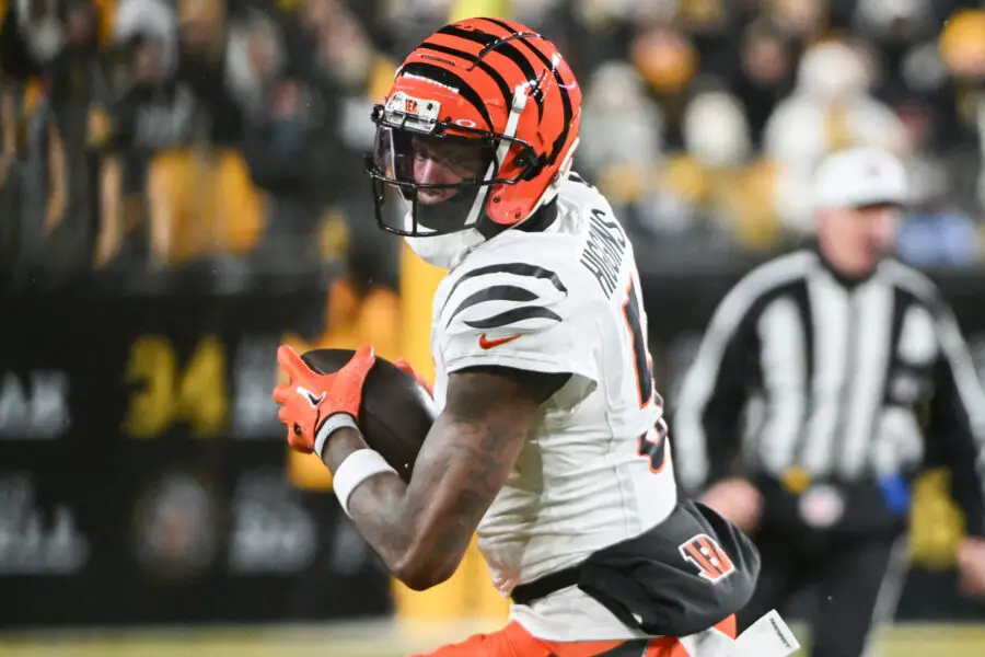 Cincinnati Bengals wide receiver Tee Higgins (5) catches a pass